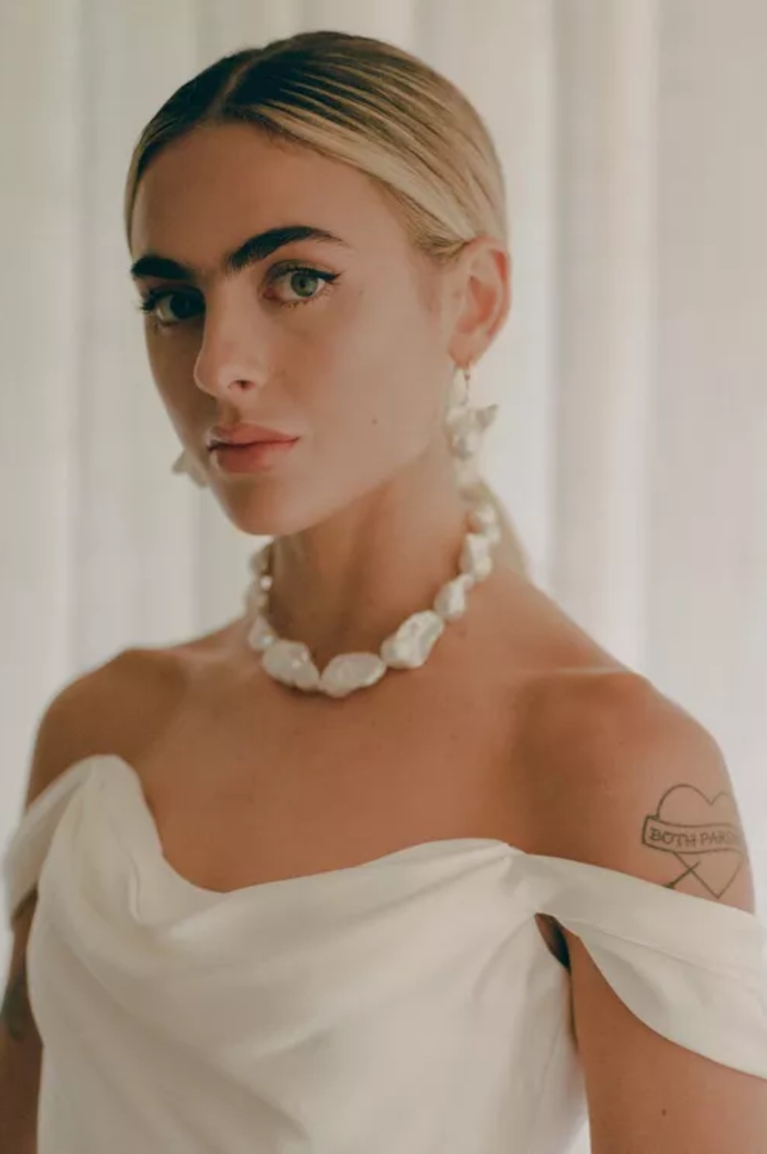 How to Choose the Perfect Necklace for Your Wedding Dress